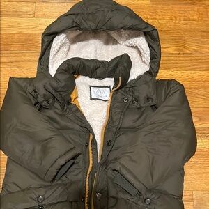 Zara Green Puffer Jacket with Hood and Quilted Design